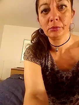 Snapshot of AnyaBest chatting on January 3, 8:10 am AnyaBest online show from January 3, 8:10 am