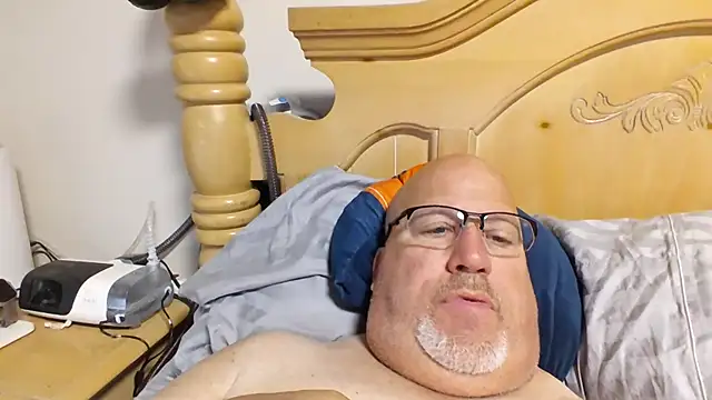 Bigbear0563 online show from April 13, 4:23 pm