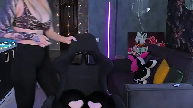 Blckmirrorr online show from February 14, 4:31 am