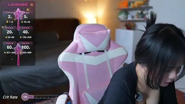 Snapshot of laybunny1 chatting on February 12, 12:48 am laybunny1 online show from February 12, 12:48 am