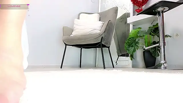 missmiamore online show from February 1, 7:02 pm