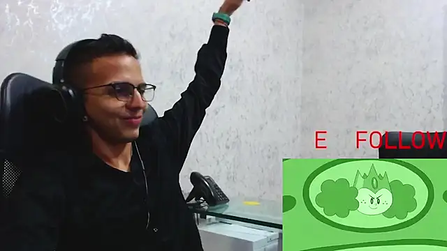 Snapshot of TylerLange chatting on January 8, 1:00 am TylerLange online show from January 8, 1:00 am