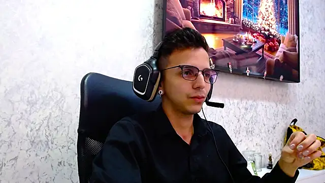 Snapshot of TylerLange chatting on December 17, 4:46 pm TylerLange online show from December 17, 4:46 pm