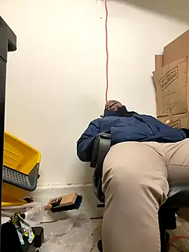 Snapshot of africandickxxl chatting on September 29, 3:17 pm africandickxxl online show from September 29, 3:17 pm