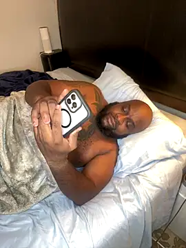 Snapshot of africandickxxl chatting on October 27, 9:08 pm africandickxxl online show from October 27, 9:08 pm