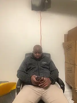 Snapshot of africandickxxl chatting on October 31, 1:01 pm africandickxxl online show from October 31, 1:01 pm