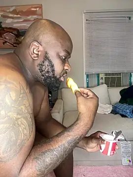 Snapshot of africandickxxl chatting on November 28, 9:56 am africandickxxl online show from November 28, 9:56 am