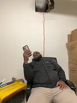 Snapshot of africandickxxl chatting on December 4, 1:31 pm africandickxxl online show from December 4, 1:31 pm