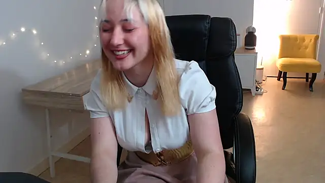 Crystal-dreamt online show from September 14, 8:46 am