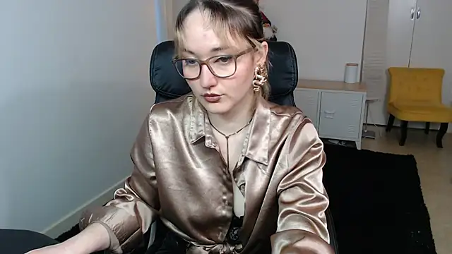 Crystal-dreamt online show from December 20, 10:11 am