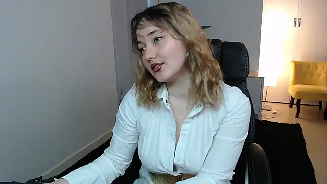 Crystal-dreamt online show from February 17, 10:12 am