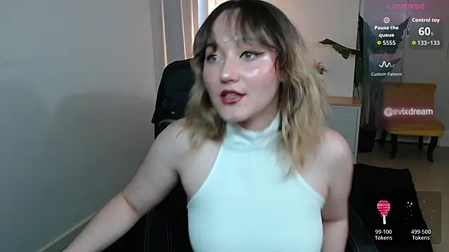 Crystal-dreamt online show from July 11, 1:58 pm