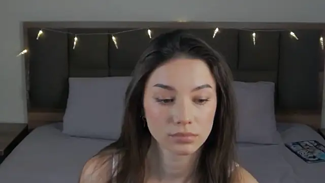 sinthiaroze online show from March 1, 2:02 pm