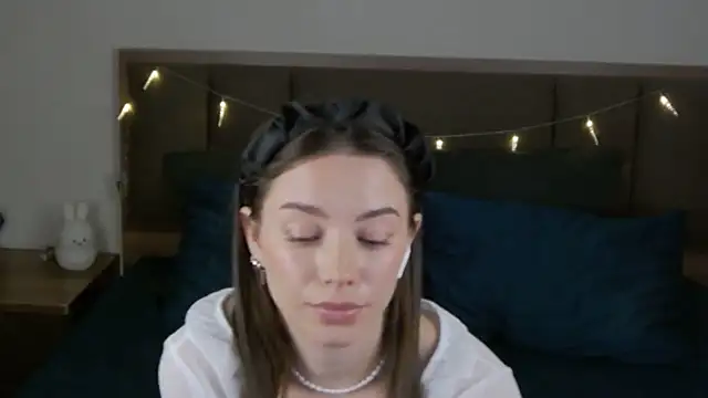 sinthiaroze online show from March 21, 5:56 pm