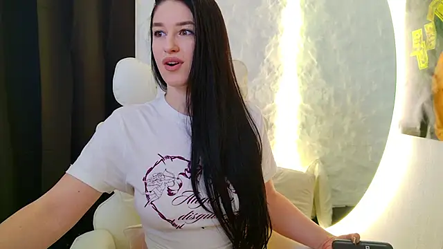 moniqque online show from October 25, 9:17 am