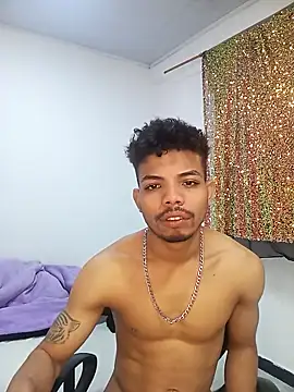 Snapshot of danidiazto2023 chatting on February 18, 12:04 am danidiazto2023 online show from February 18, 12:04 am