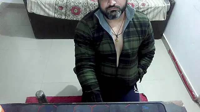 Snapshot of rentarob chatting on February 4, 8:25 pm rentarob online show from February 4, 8:25 pm