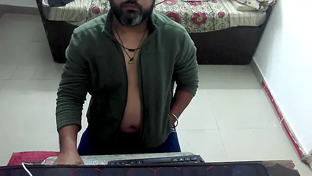 Snapshot of rentarob chatting on February 11, 6:35 pm rentarob online show from February 11, 6:35 pm