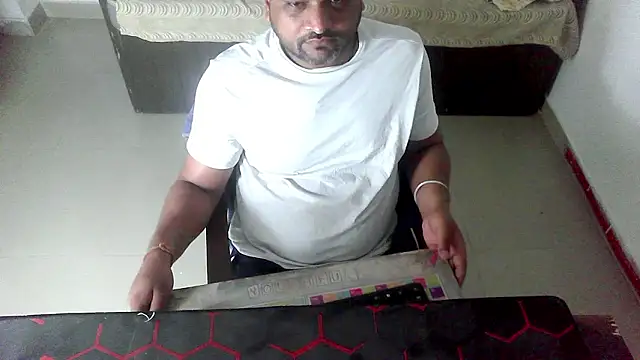 Snapshot of rentarob chatting on March 29, 7:03 pm rentarob online show from March 29, 7:03 pm
