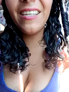 Snapshot of Morenitha-XXX chatting on April 1, 6:27 pm Morenitha-XXX online show from April 1, 6:27 pm