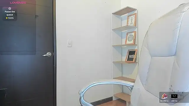 Snapshot of victoria_rosse520 chatting on October 26, 12:55 pm victoria rosse520 online show from October 26, 12:55 pm