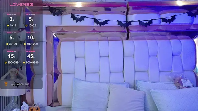 valkiria moore online show from October 16, 7:59 pm