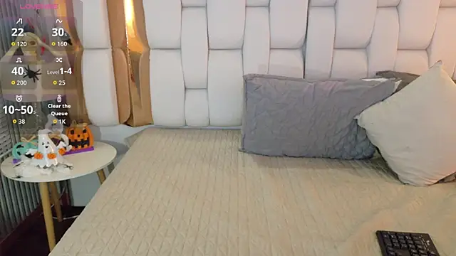 valkiria moore online show from October 20, 8:09 pm