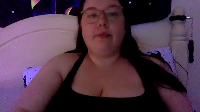 Snapshot of Sexycurvyemilyy chatting on September 11, 10:21 pm Sexycurvyemilyy online show from September 11, 10:21 pm