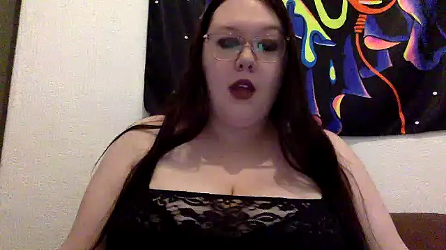 Snapshot of Sexycurvyemilyy chatting on February 12, 8:37 pm Sexycurvyemilyy online show from February 12, 8:37 pm