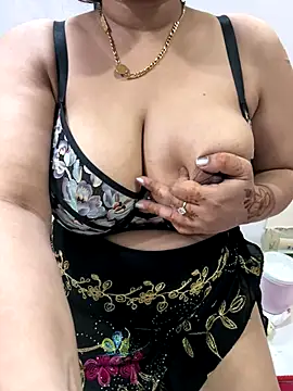 Sexybomb33 online show from November 4, 11:15 pm