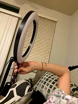 Natur4lBeautyb33 online show from January 15, 6:18 am