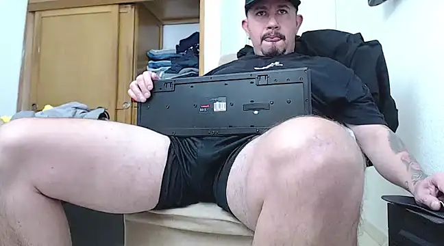 Snapshot of tattoodark_25 chatting on March 19, 12:04 am tattoodark 25 online show from March 19, 12:04 am