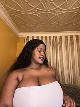 KnockoutBestie online show from April 18, 7:07 pm