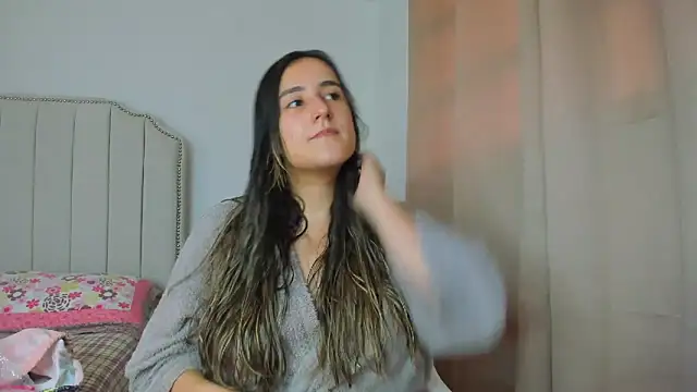 Hanna86 online show from December 3, 3:54 pm