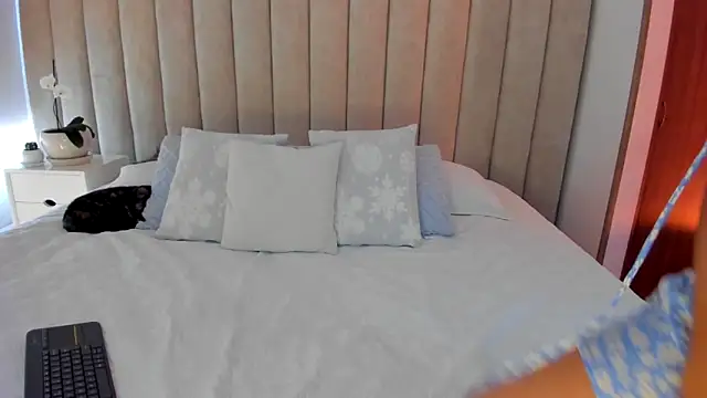 dara   online show from February 12, 7:45 pm