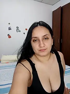 Snapshot of Angeelus2 chatting on February 5, 4:55 pm Angeelus2 online show from February 5, 4:55 pm