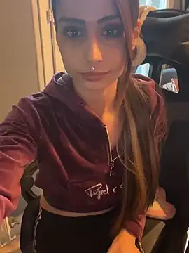 LaPetitechienne1 online show from January 14, 8:09 am