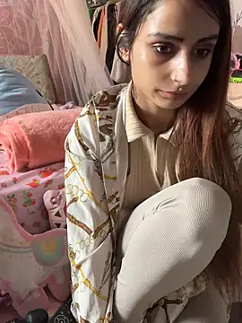 LaPetitechienne1 online show from March 11, 7:48 am