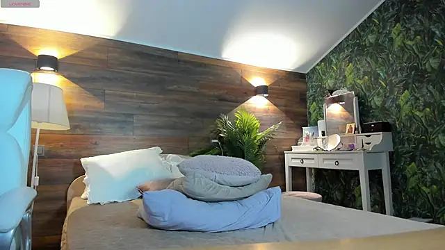 Snapshot of Your_Wet_Desire chatting on February 7, 4:06 am Your Wet Desire online show from February 7, 4:06 am