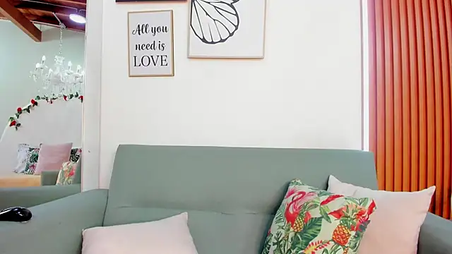 Snapshot of Madiison_Cooper chatting on September 17, 2:52 pm Madiison Cooper online show from September 17, 2:52 pm