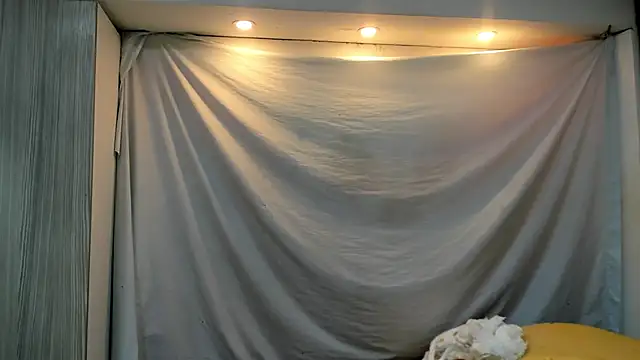 Mhelanny2 online show from March 18, 5:05 pm