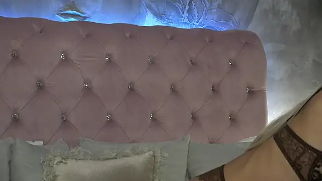 IvyRubens online show from December 23, 4:43 am