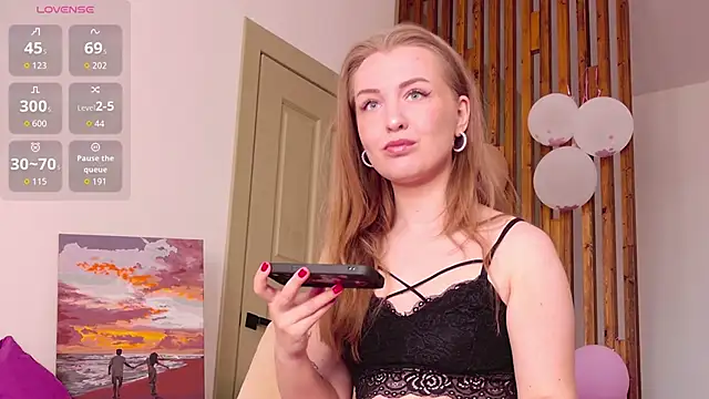 yourlovelyjul online show from May 31, 9:49 am