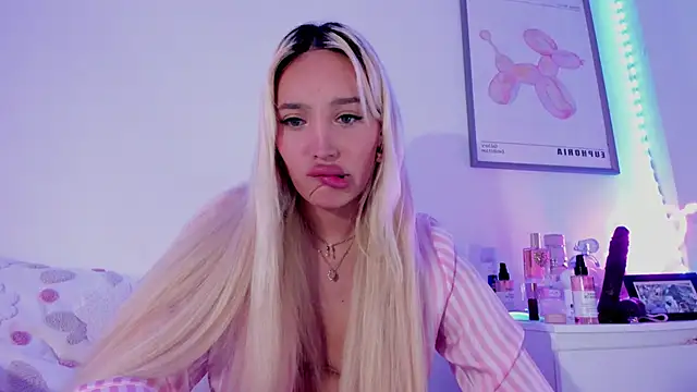 Snapshot of _viioletweekend_ chatting on March 10, 12:07 am viioletweekend online show from March 10, 12:07 am