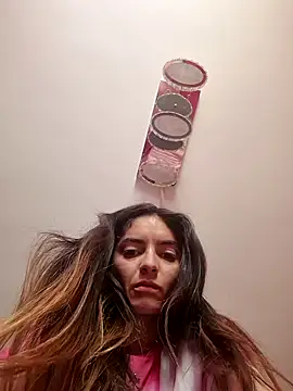 Snapshot of Sam_Sara chatting on February 10, 3:05 pm Sam Sara online show from February 10, 3:05 pm