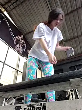 Snapshot of Sam_Sara chatting on April 9, 6:57 pm Sam Sara online show from April 9, 6:57 pm