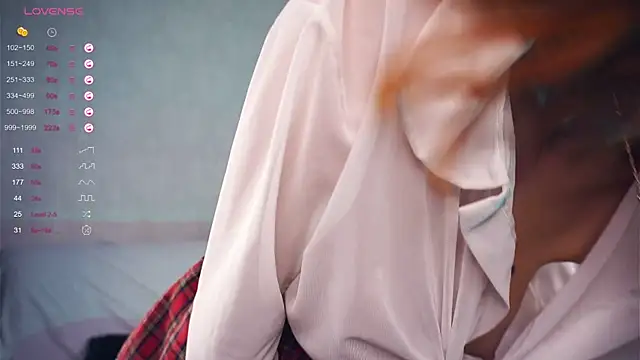 Snapshot of SofyBruno chatting on January 4, 8:17 am SofyBruno online show from January 4, 8:17 am