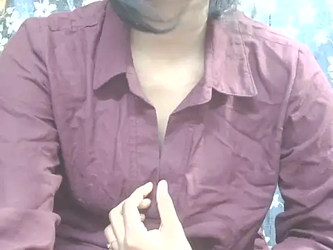 Supriya201 online show from August 4, 3:36 pm