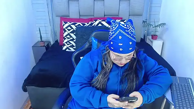 evelin zaens online show from November 23, 4:23 am