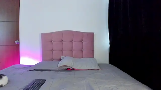 MarieLatex online show from February 17, 3:51 pm